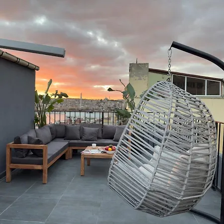 Stunning Seaview 2br Near Metro - Ym4 Apartment *