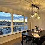 Stunning Seaview 2br Near Metro - Ym4