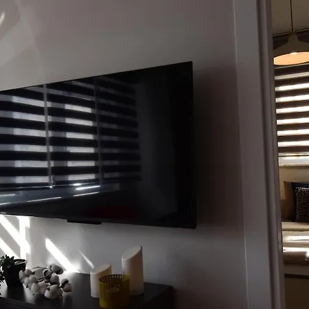 Stunning Seaview 2br Near Metro - Ym4 *